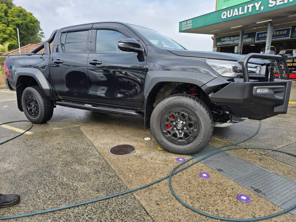 2024 HILUX ROGUE wheels and tyres