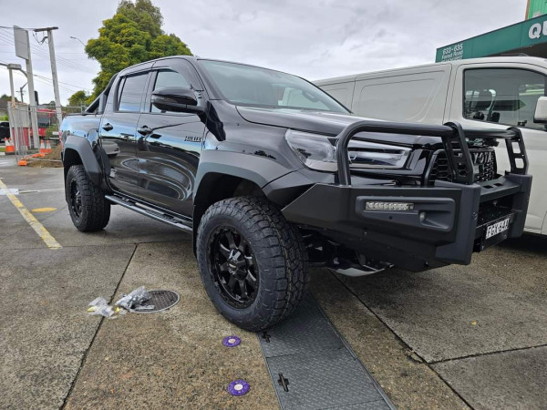 2024 HILUX ROGUE wheels and tyres